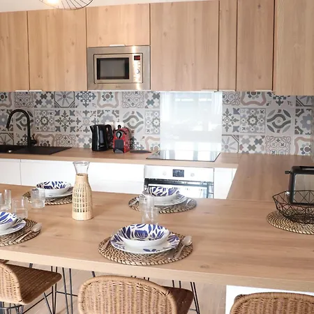 Le connect, Tram A 50 m, climatisation, parking, loggia Appartement *