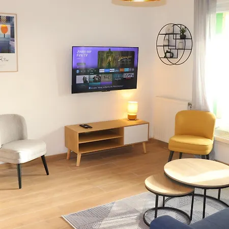 Appartement Le connect, Tram A 50 m, climatisation, parking, loggia