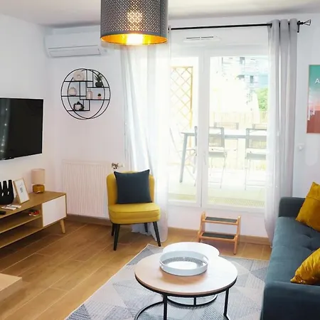 T3 Garage Privé-clim-loggia 9m2- Tram A 50m