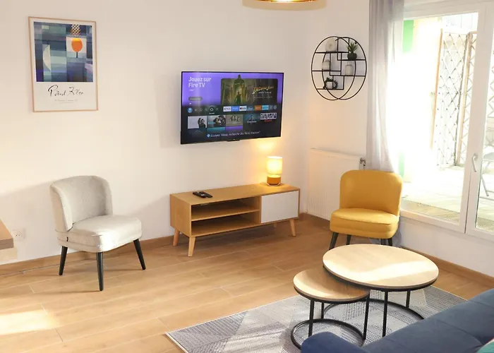 Appartement Le connect, Tram A 50 m, climatisation, parking, loggia