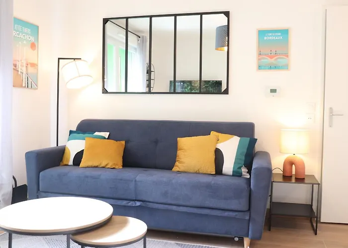 Appartement Le connect, Tram A 50 m, climatisation, parking, loggia