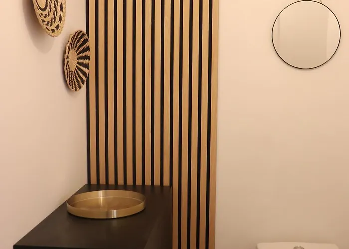 Appartement Le connect, Tram A 50 m, climatisation, parking, loggia *